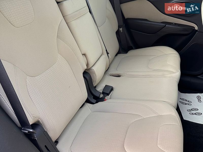 Внедорожник / Кроссовер Jeep Cherokee 2015 в Смеле