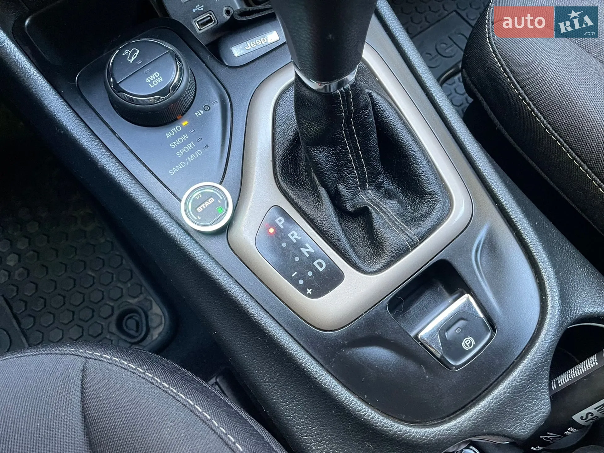 2013 Jeep Cherokee - мініатюра 39