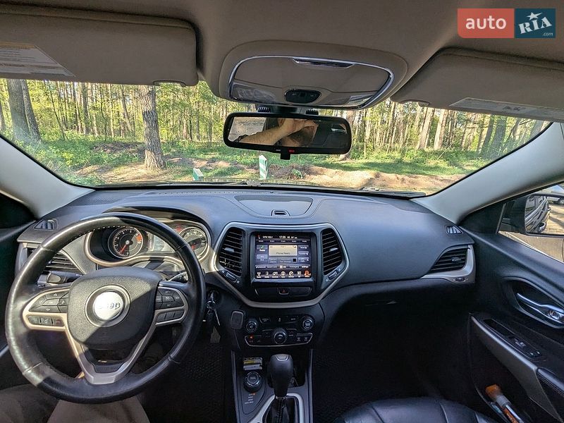 Внедорожник / Кроссовер Jeep Cherokee 2016 в Киеве