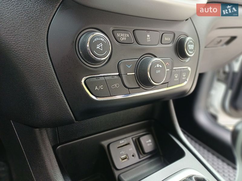 Внедорожник / Кроссовер Jeep Cherokee 2017 в Дрогобыче