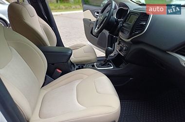 Внедорожник / Кроссовер Jeep Cherokee 2017 в Дрогобыче
