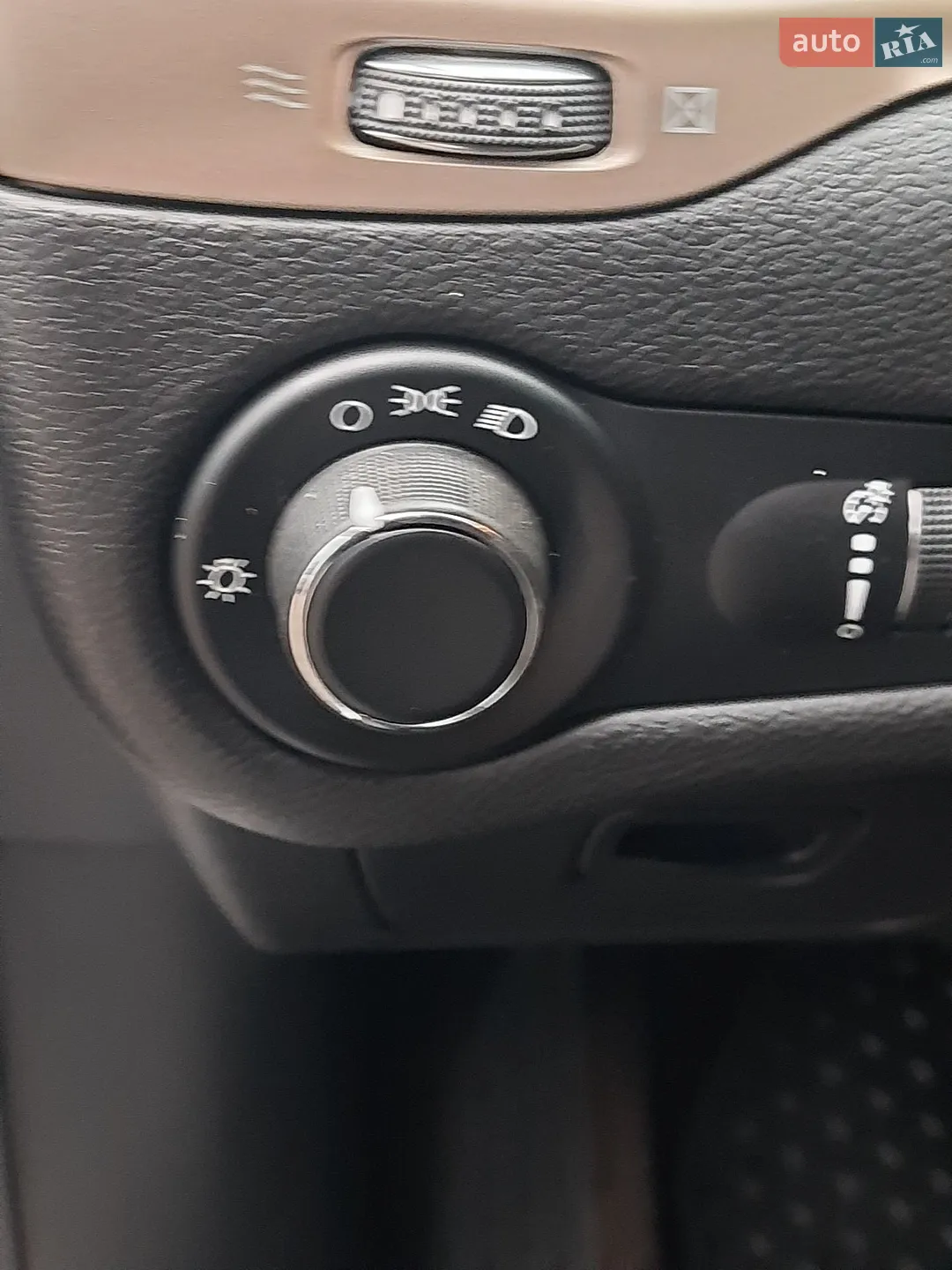 2016 Jeep Cherokee - мініатюра 27