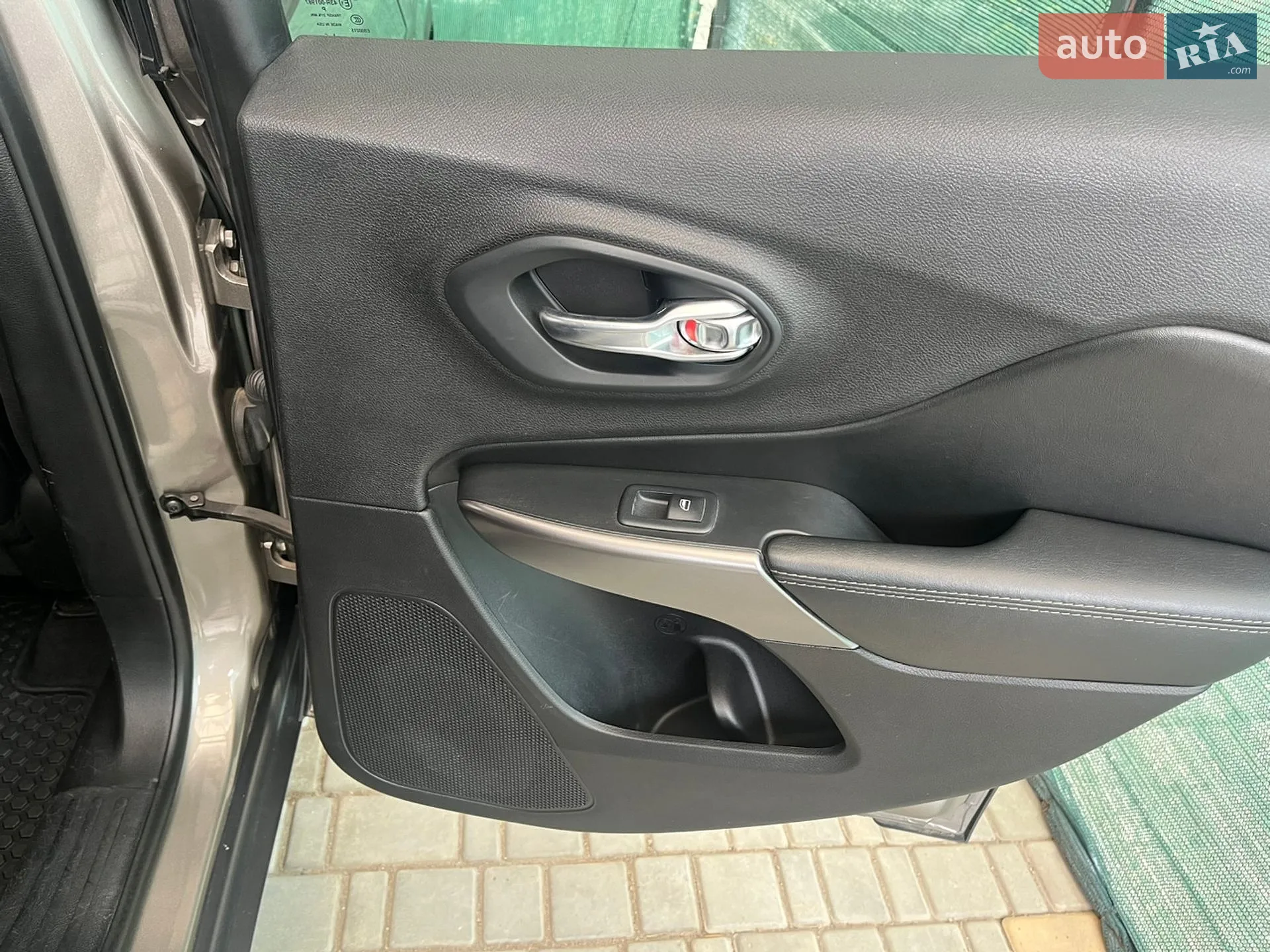2019 Jeep Cherokee - мініатюра 20