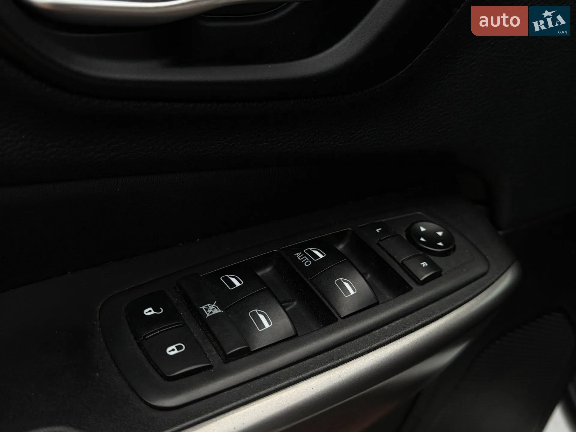 2019 Jeep Cherokee - мініатюра 14