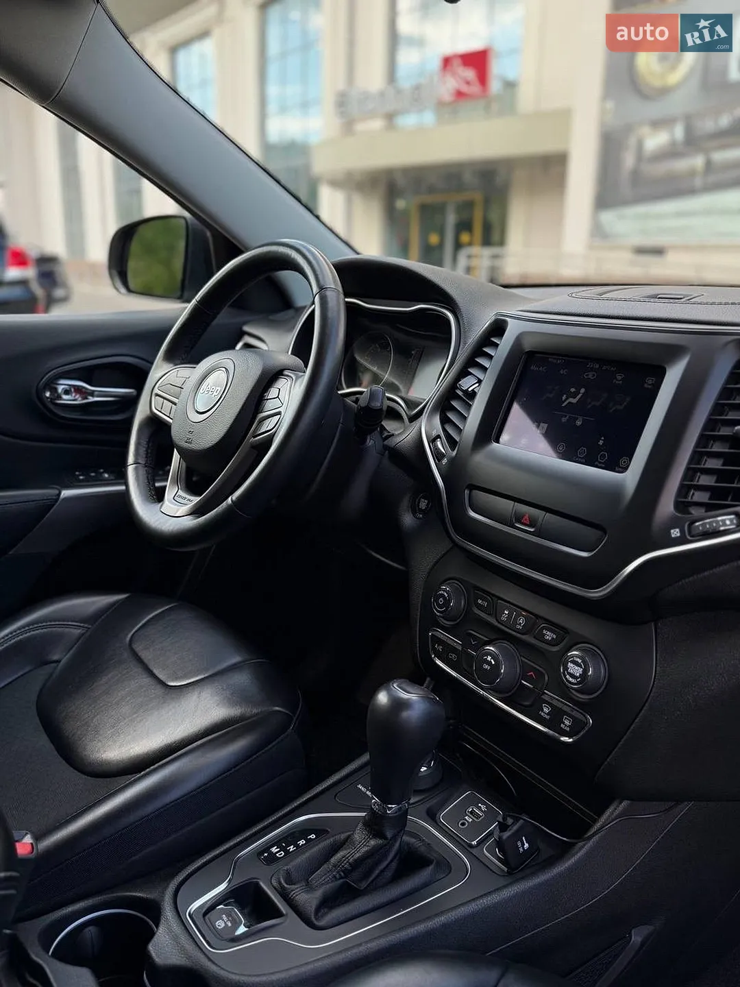 2018 Jeep Cherokee - мініатюра 16
