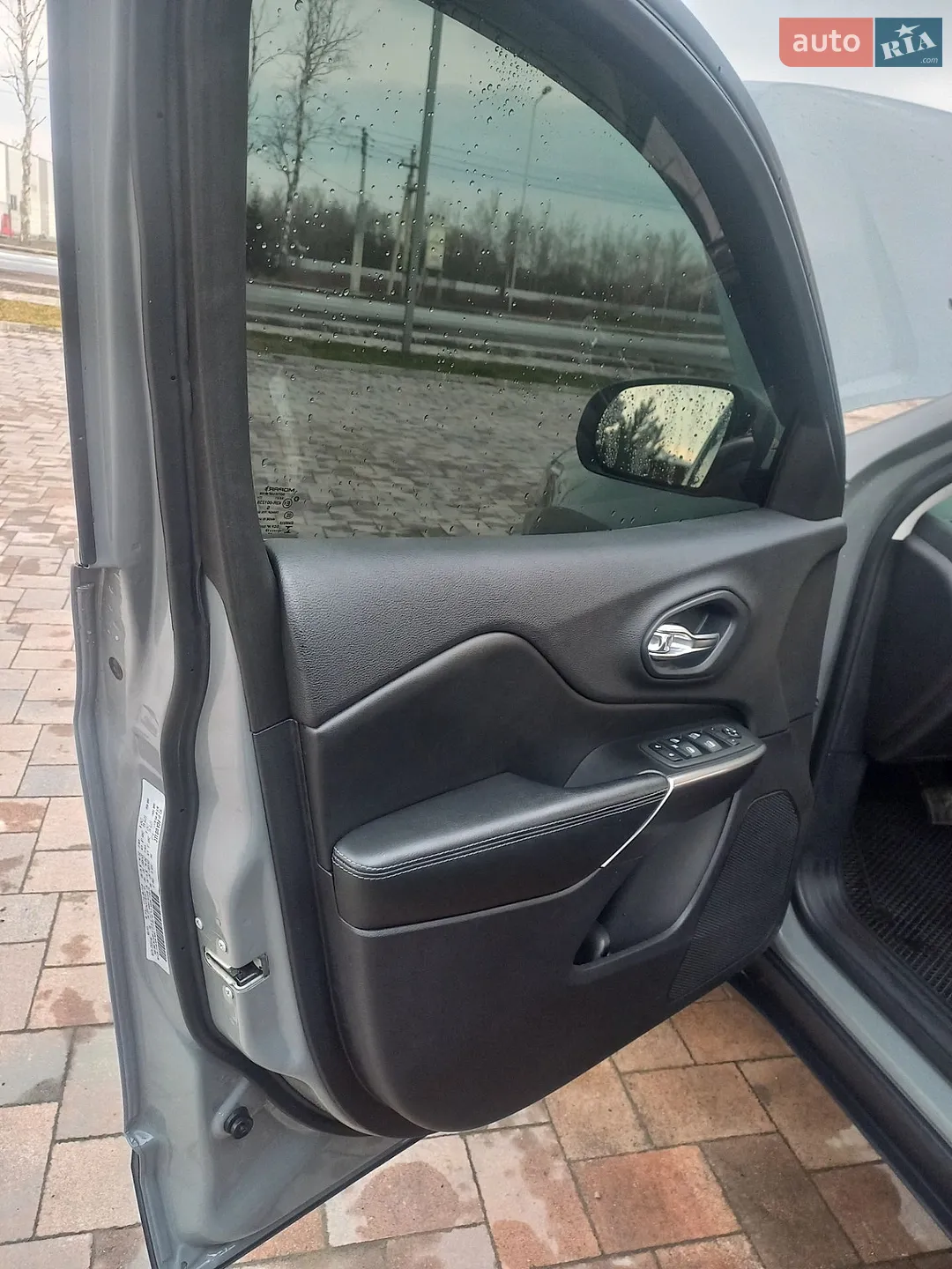 2019 Jeep Cherokee - мініатюра 29