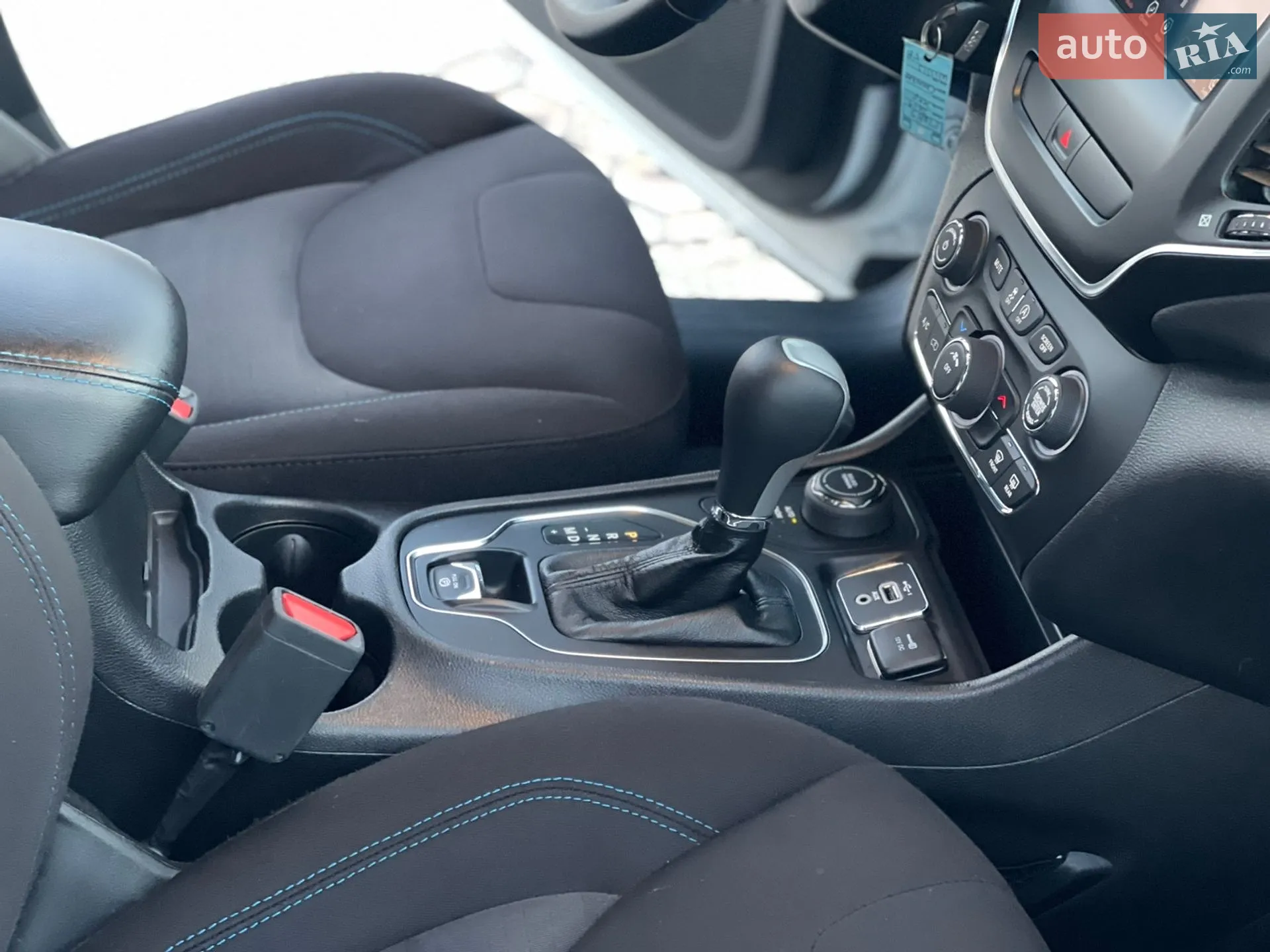 2019 Jeep Cherokee - мініатюра 14