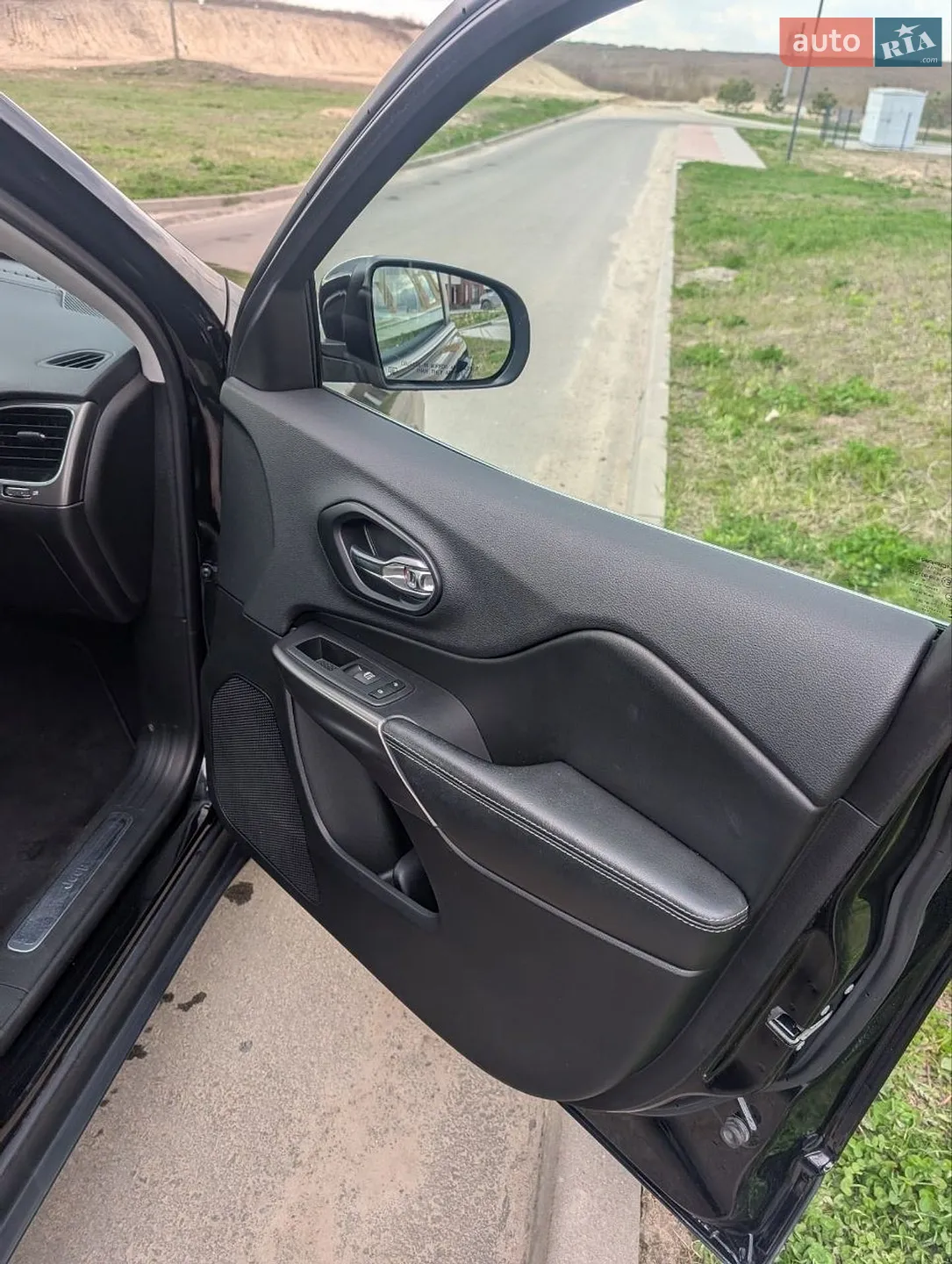 2019 Jeep Cherokee - мініатюра 12
