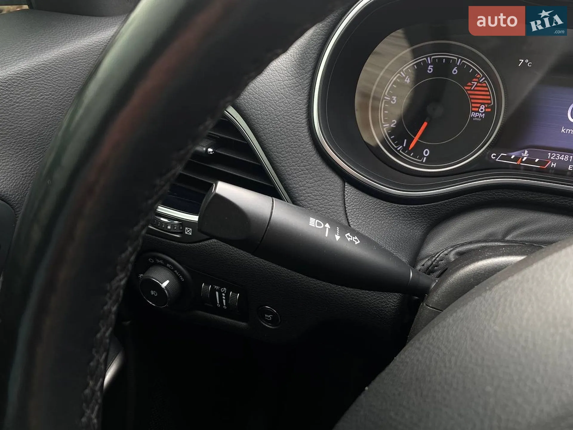 2018 Jeep Cherokee - мініатюра 38