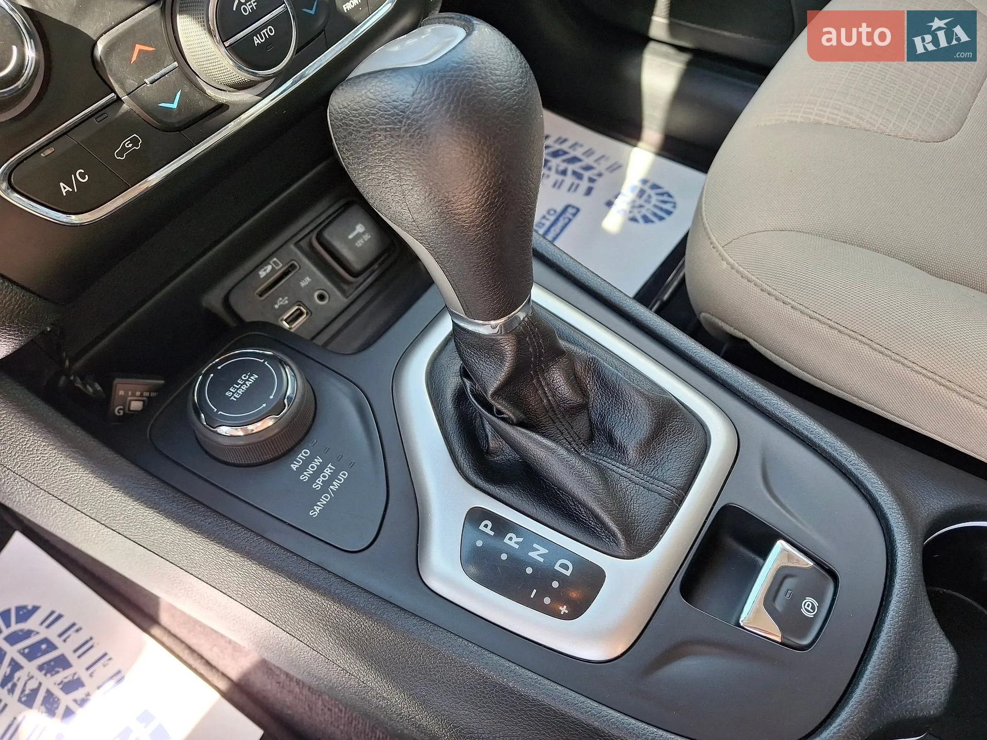 2015 Jeep Cherokee - мініатюра 10