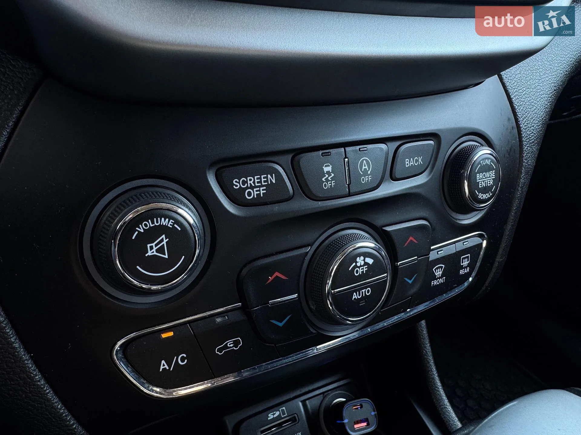 2016 Jeep Cherokee - мініатюра 26