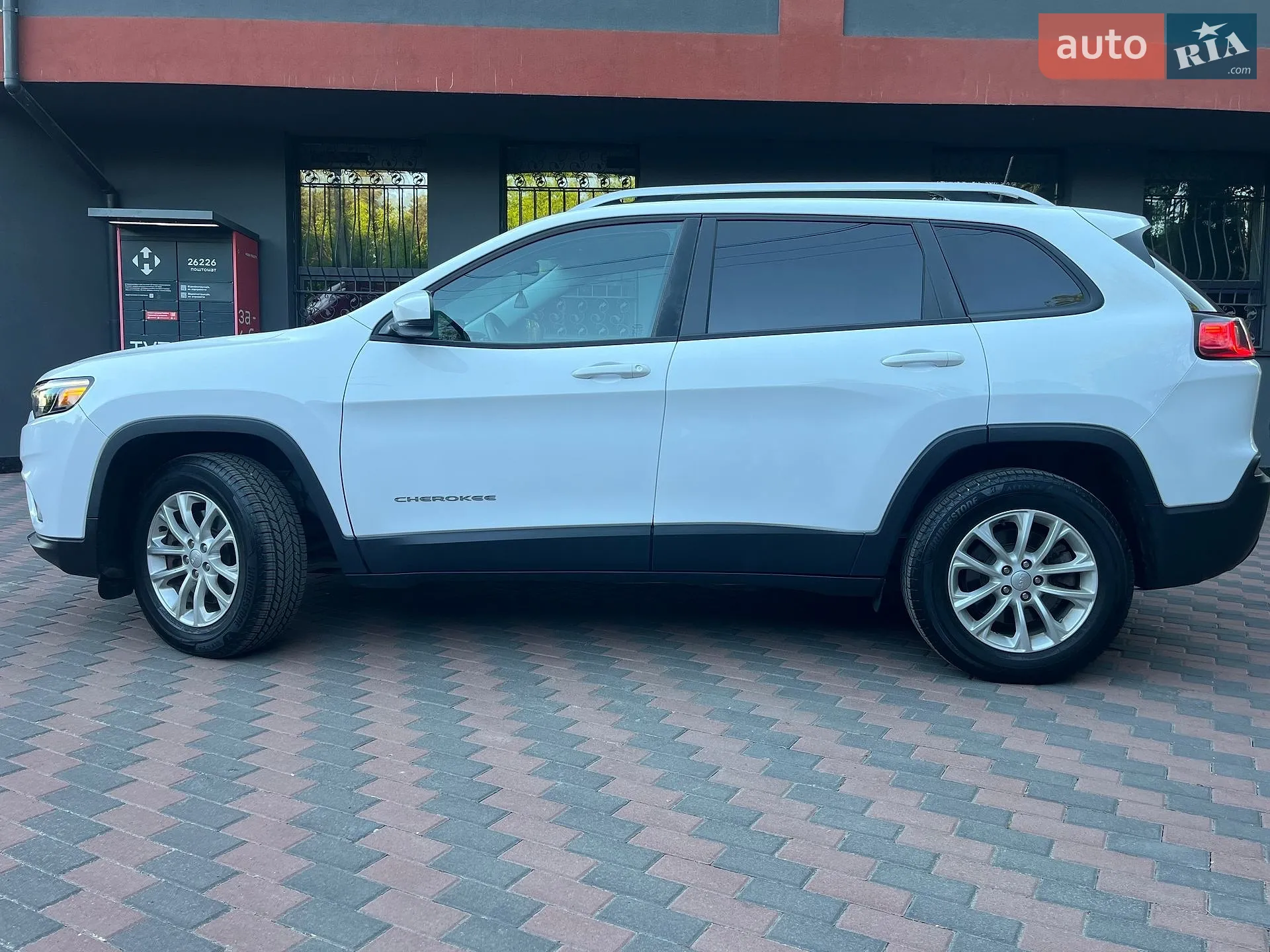 2019 Jeep Cherokee - мініатюра 4