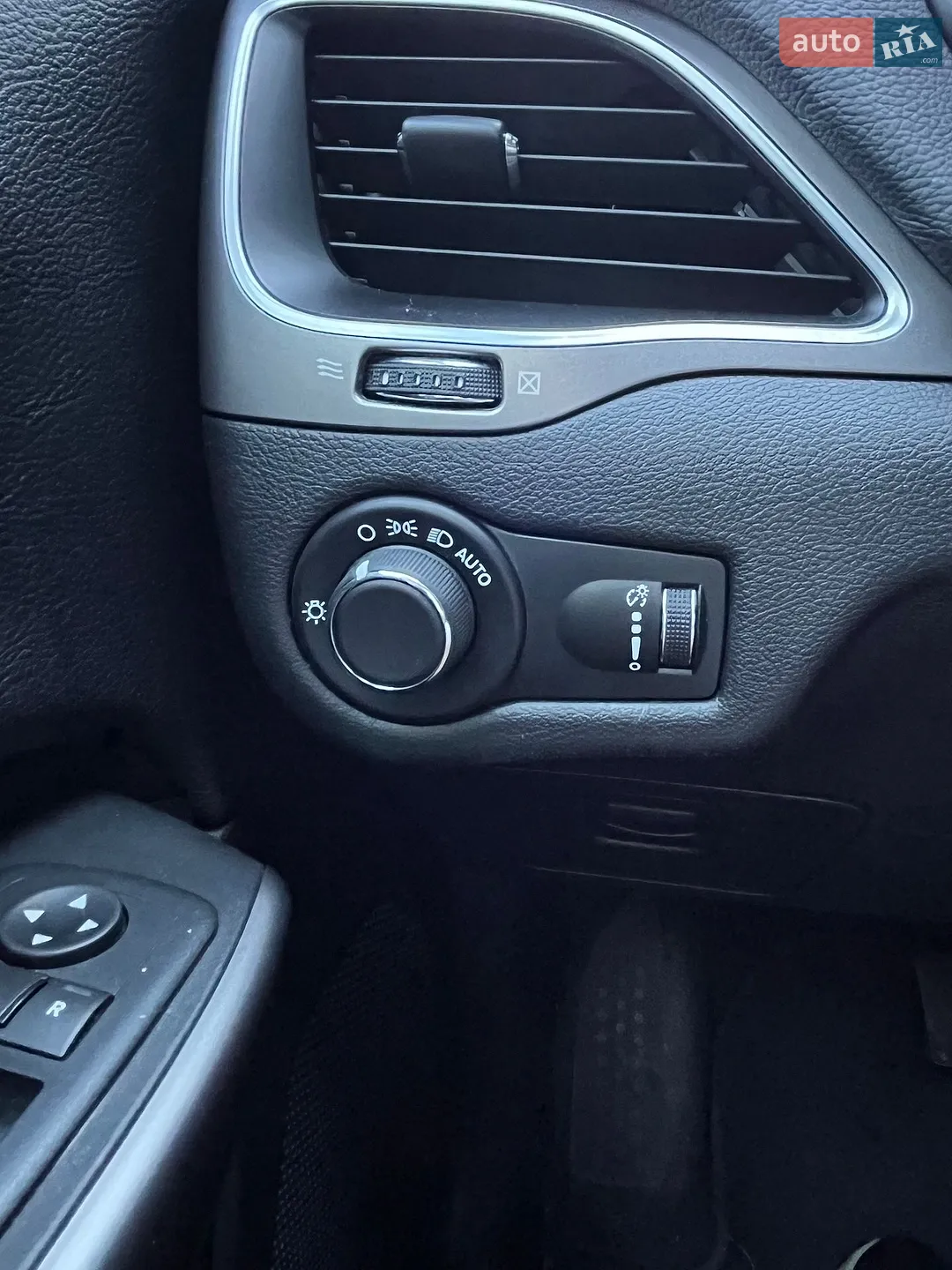 2019 Jeep Cherokee - мініатюра 13