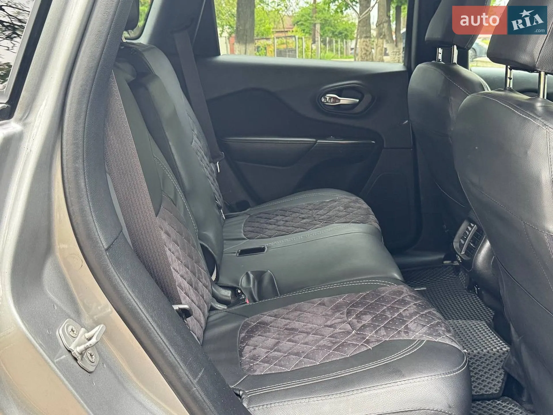 2015 Jeep Cherokee - мініатюра 12