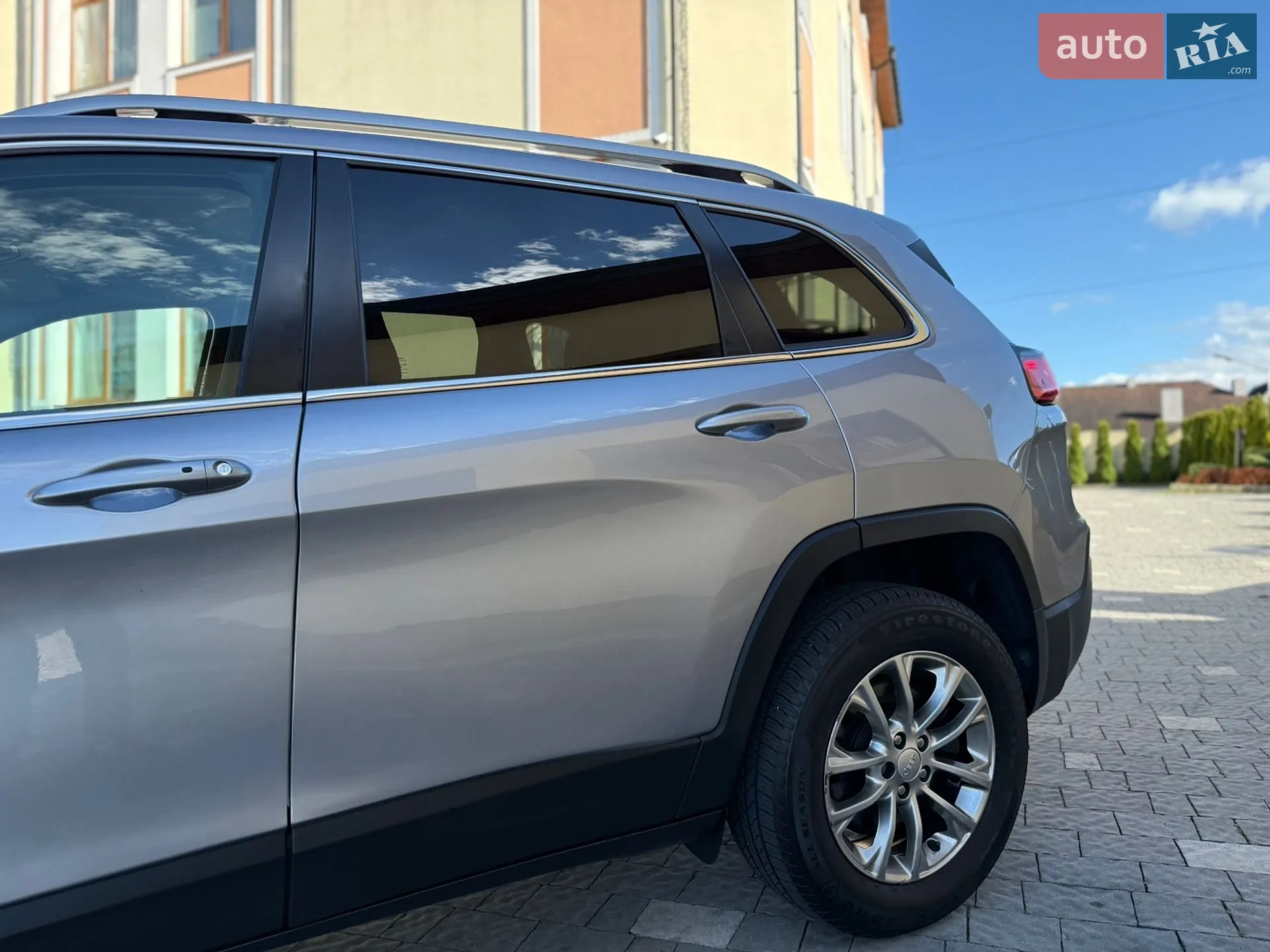 2019 Jeep Cherokee - мініатюра 27