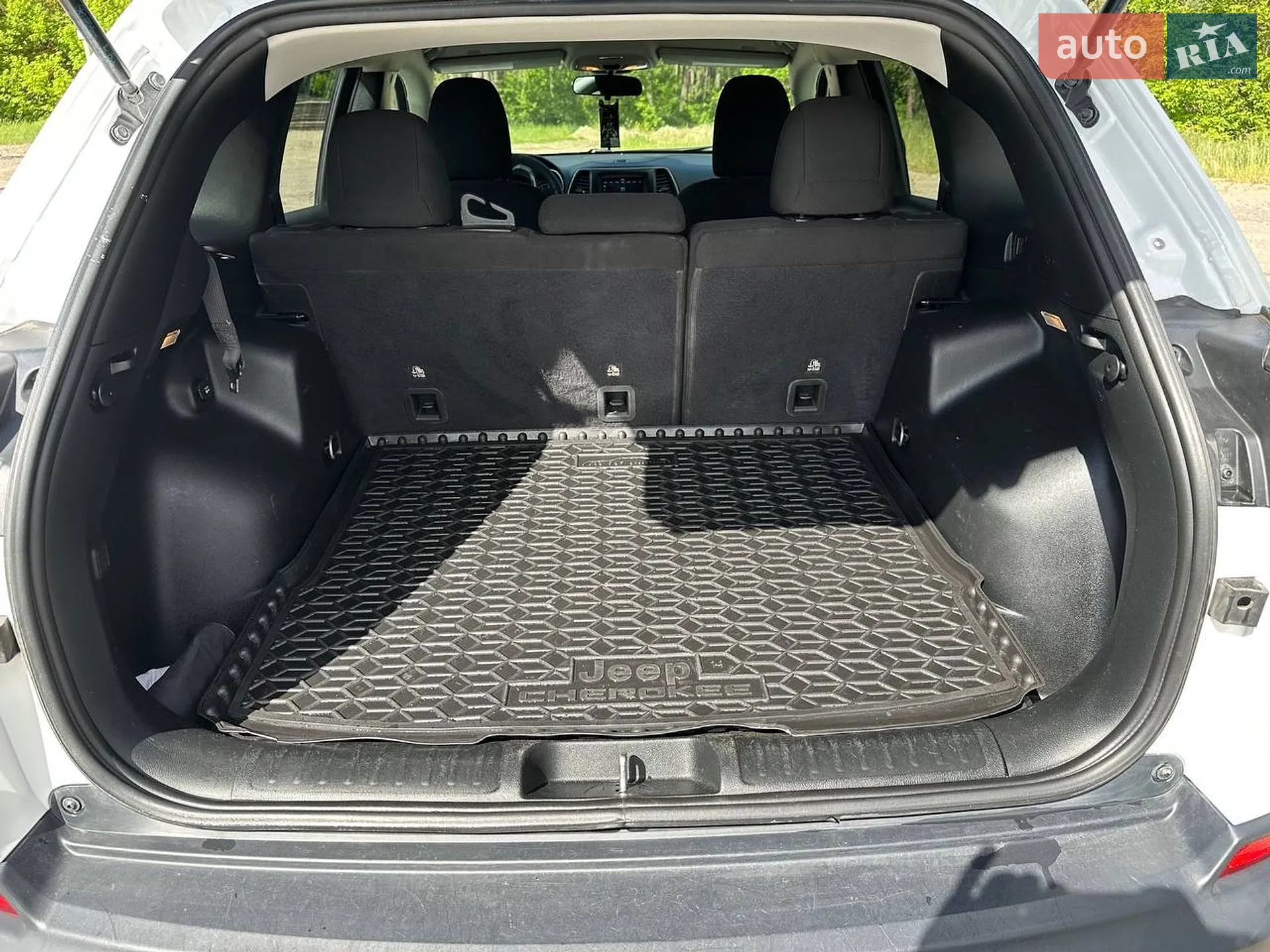 2018 Jeep Cherokee - мініатюра 14