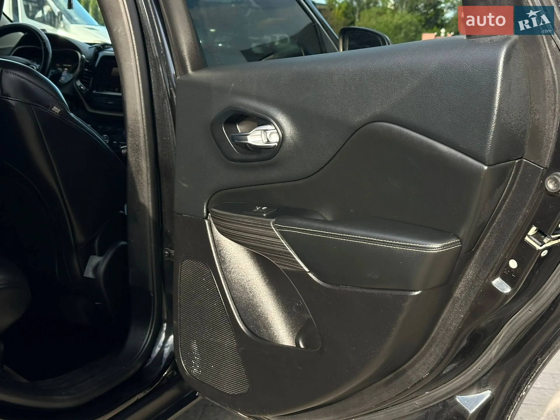 2015 Jeep Cherokee - мініатюра 46