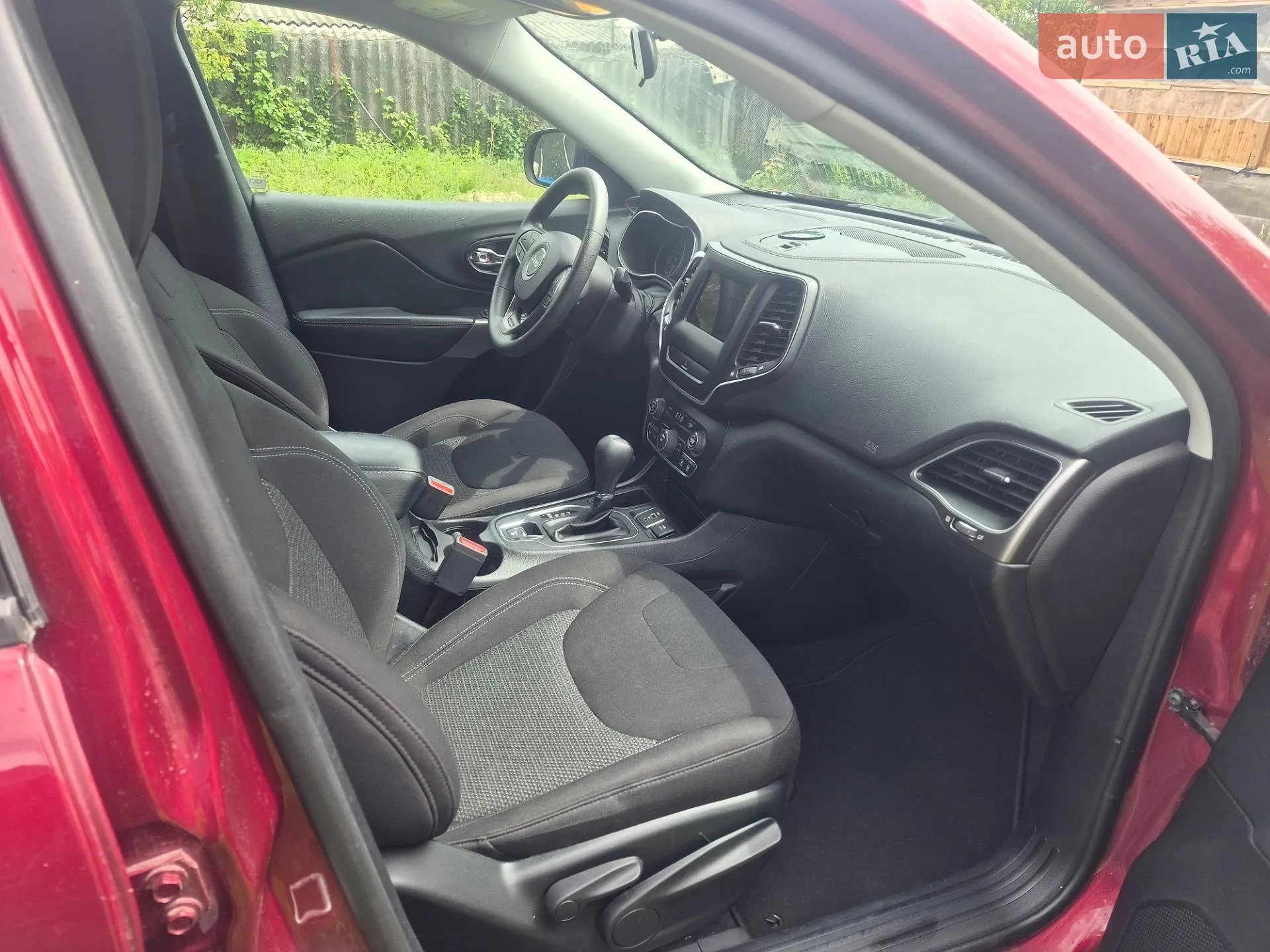 Jeep Cherokee 2020 VIN 1C4PJLCB2LD596770 фото оголошення 9 з 23