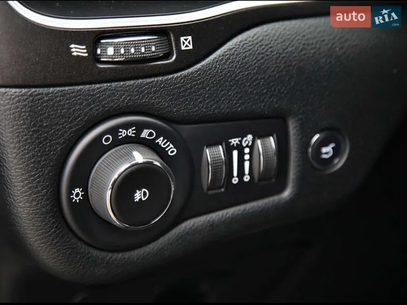Jeep Cherokee 2019 VIN 1C4PJMBX7LD573116 фото оголошення 12 з 66