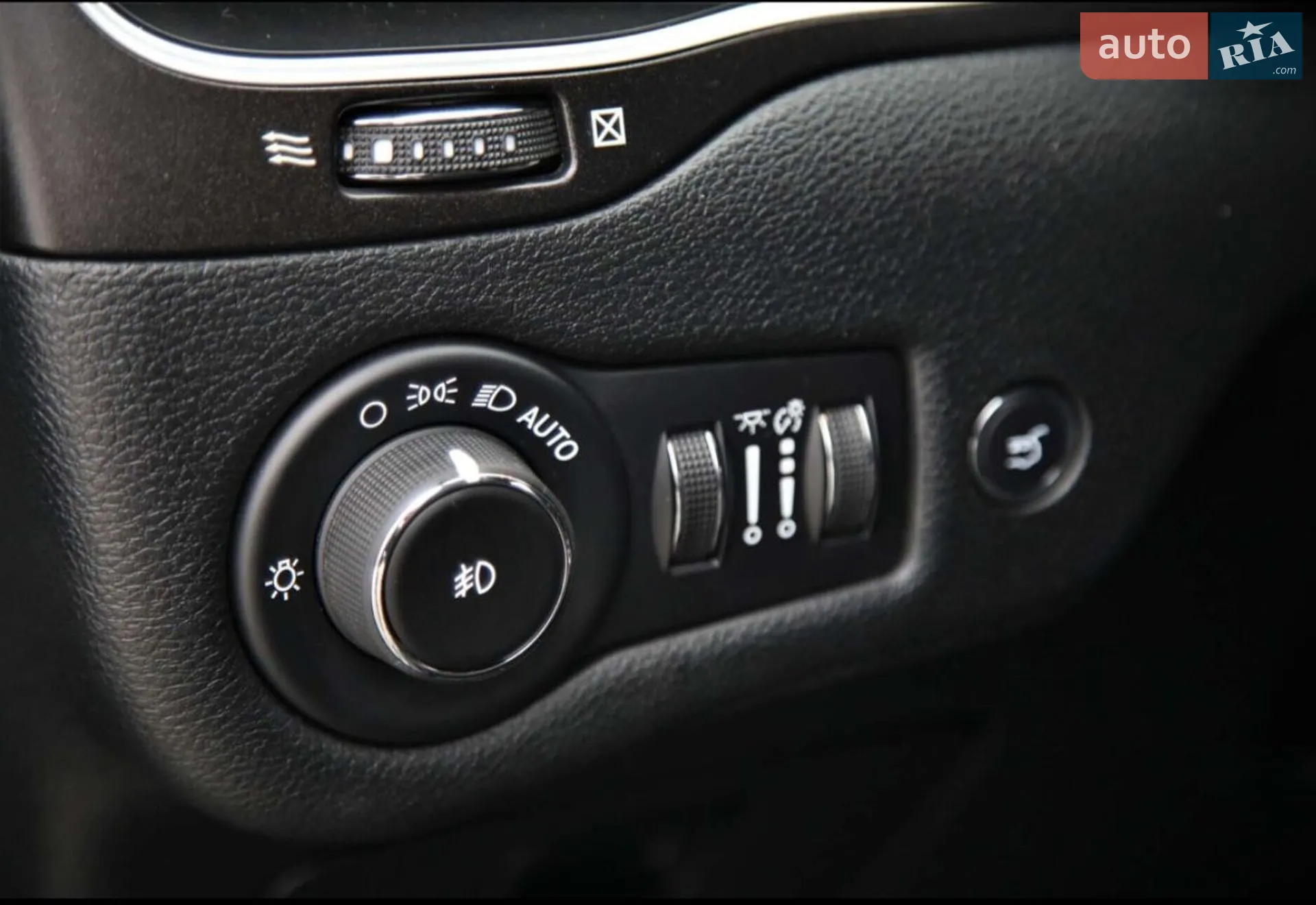2019 Jeep Cherokee - мініатюра 12