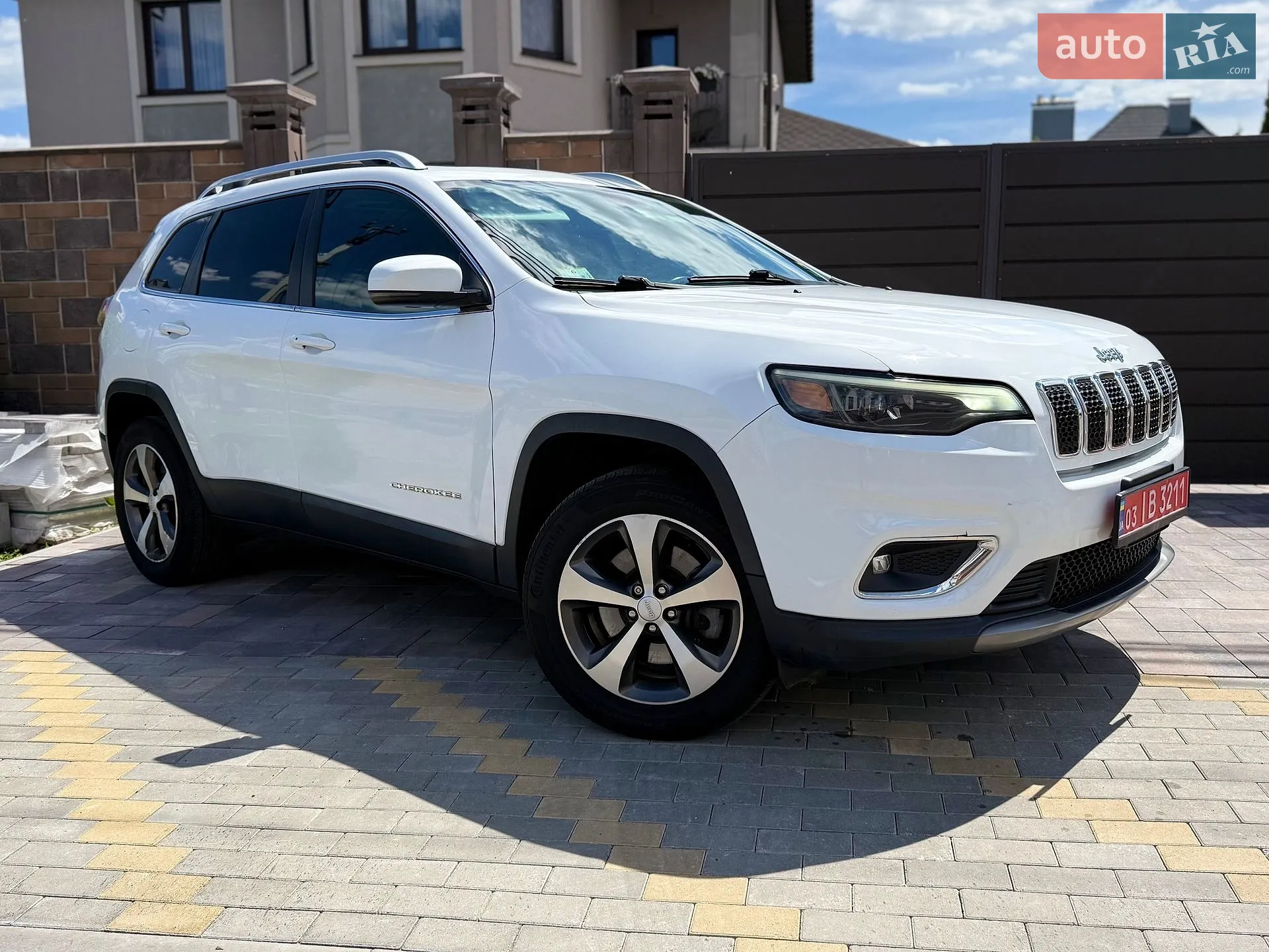 2020 Jeep Cherokee - фото 1