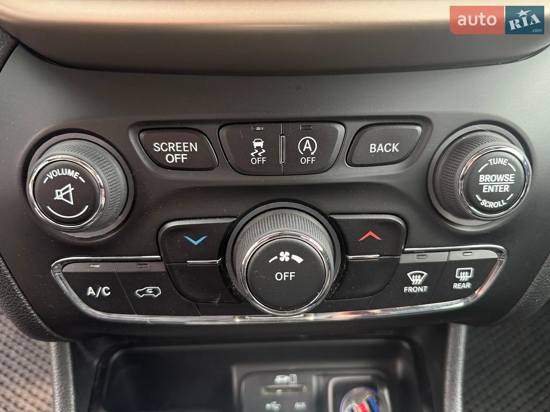 2016 Jeep Cherokee - мініатюра 26