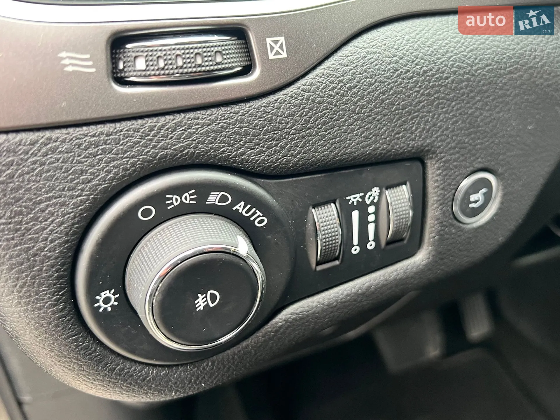 2019 Jeep Cherokee - мініатюра 18