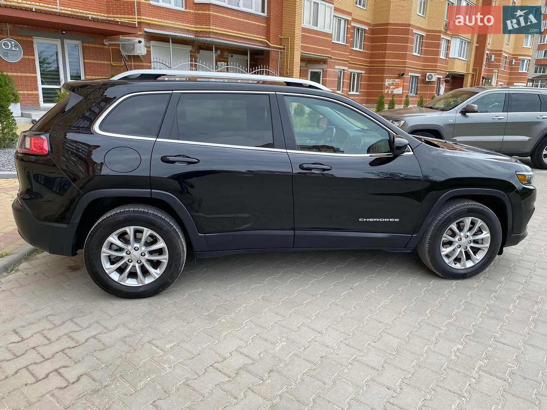 2019 Jeep Cherokee - мініатюра 4