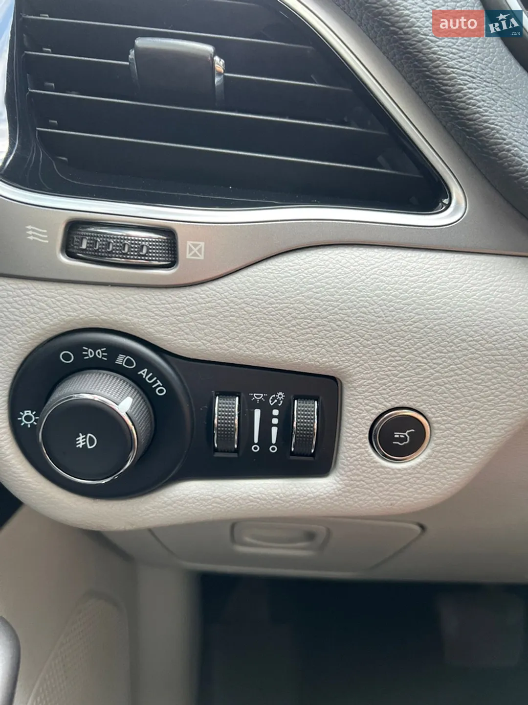 2021 Jeep Cherokee - мініатюра 25