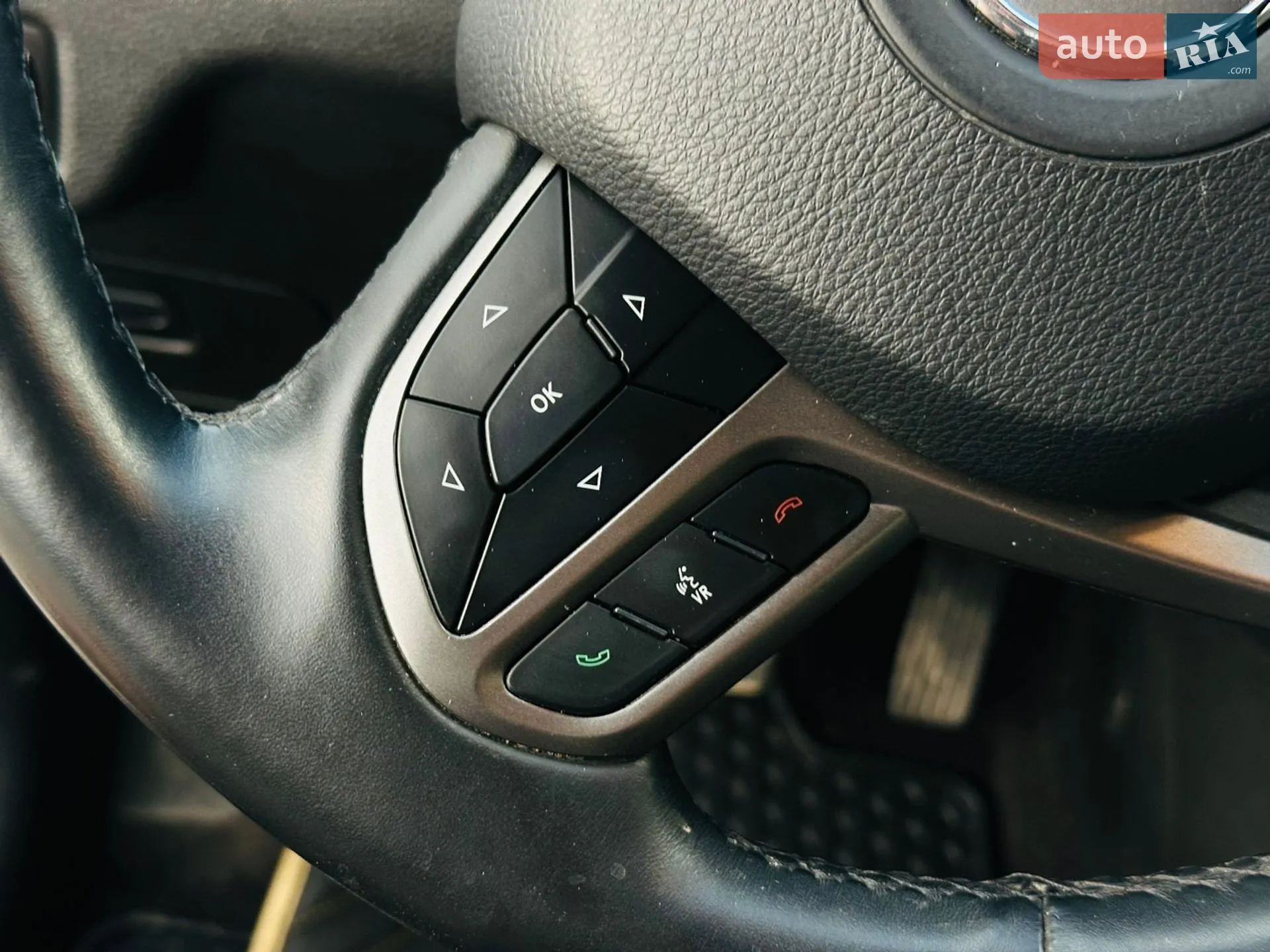 2018 Jeep Cherokee - мініатюра 28