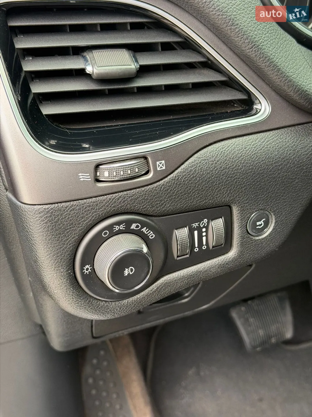 2018 Jeep Cherokee - мініатюра 38