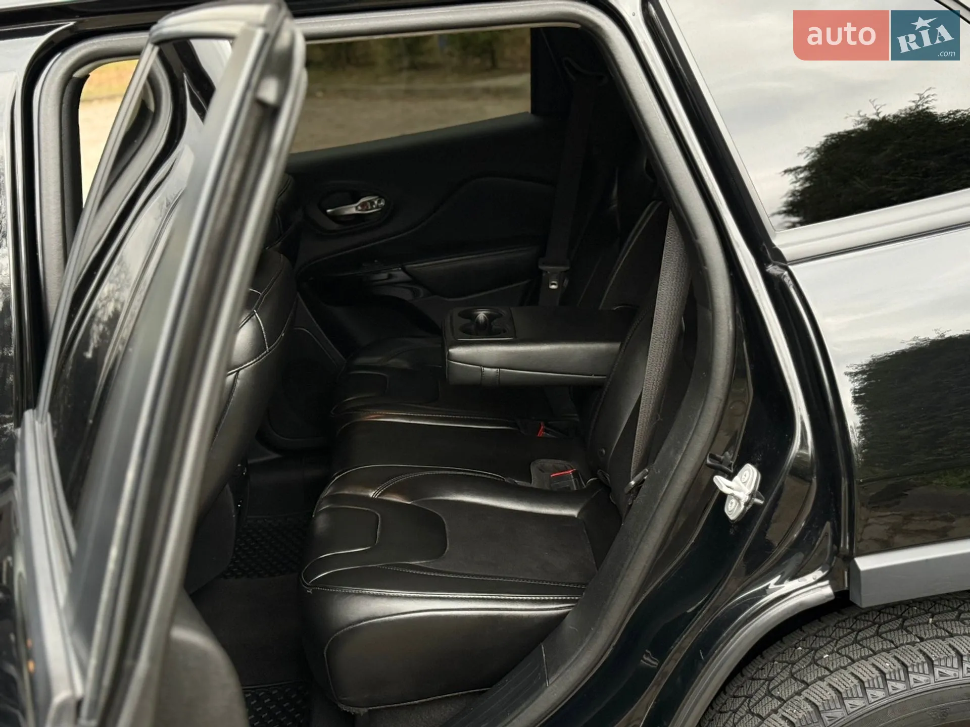 2018 Jeep Cherokee - мініатюра 28