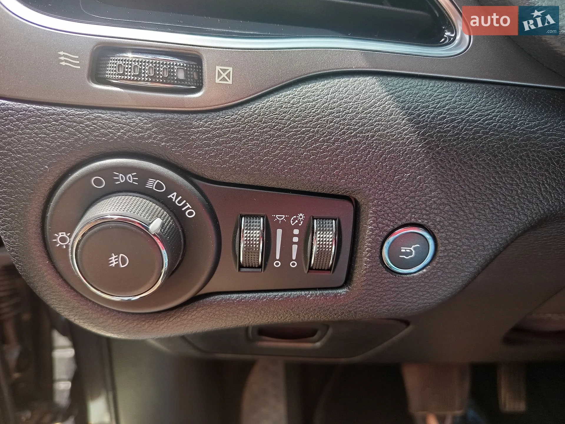 2020 Jeep Cherokee - мініатюра 17