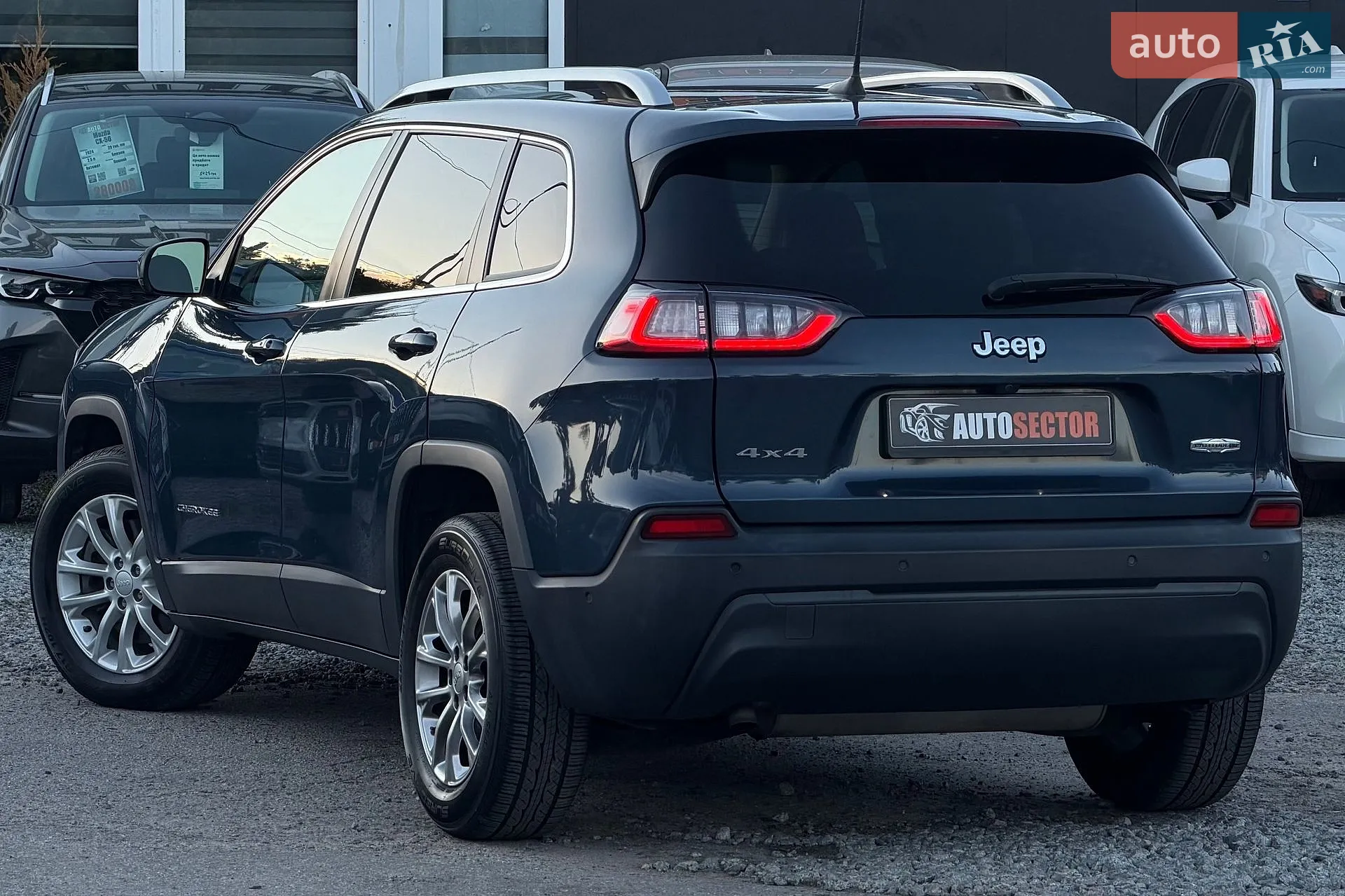 2021 Jeep Cherokee - мініатюра 4