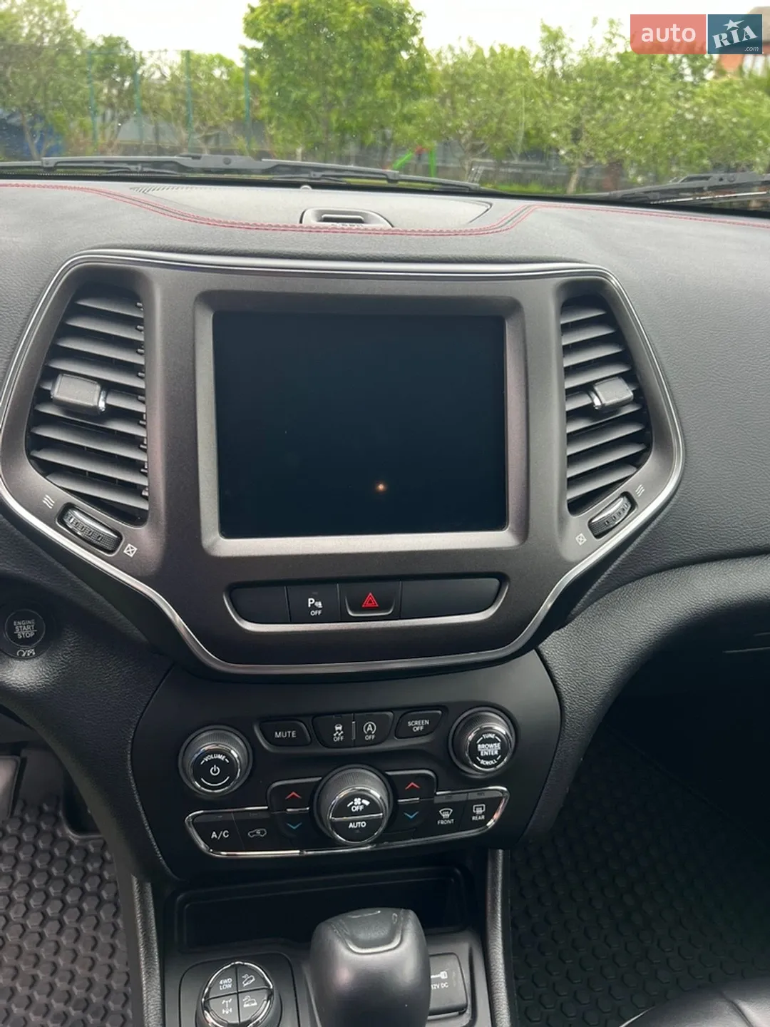 2019 Jeep Cherokee - мініатюра 28
