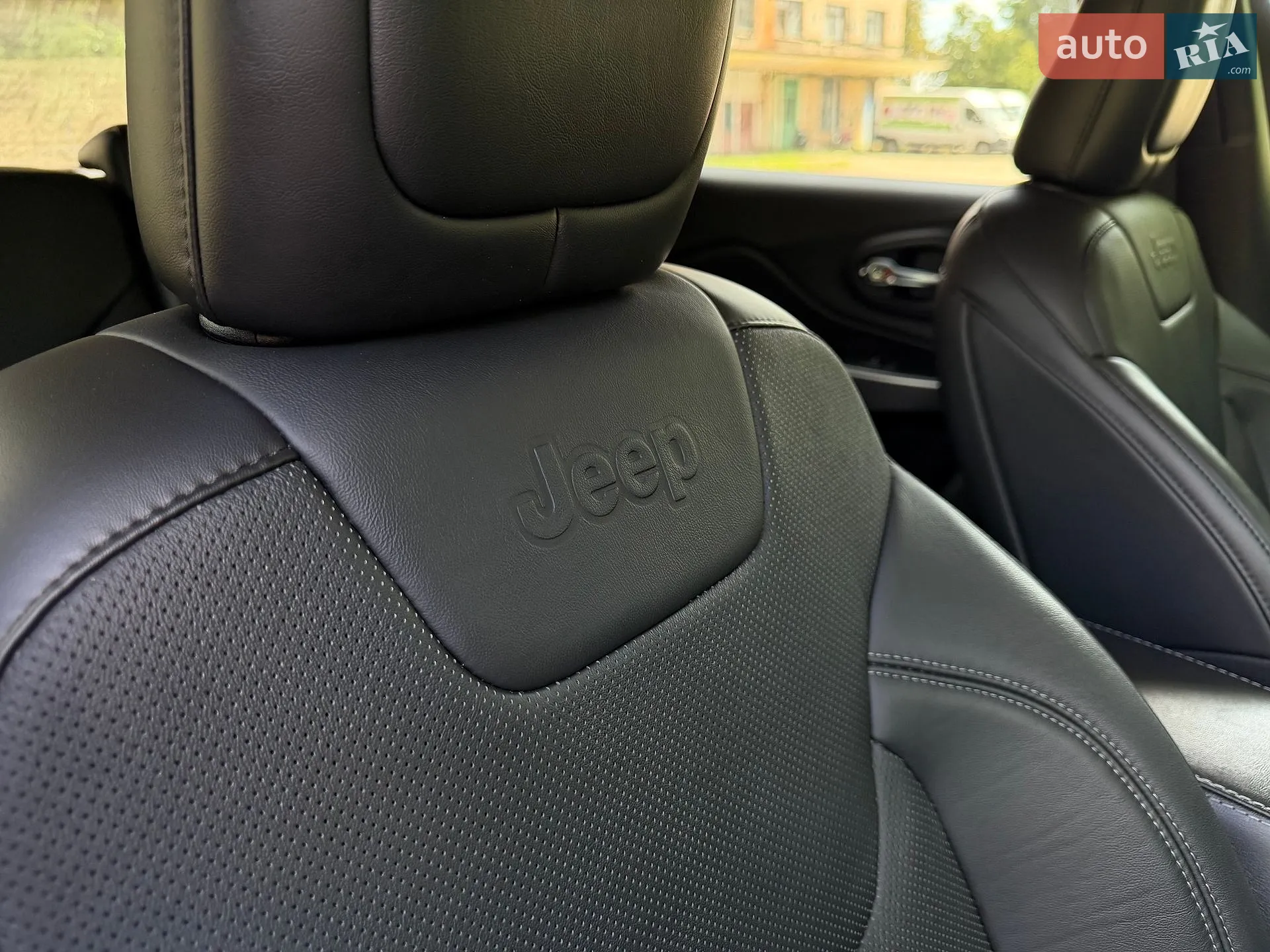 2019 Jeep Cherokee - мініатюра 27