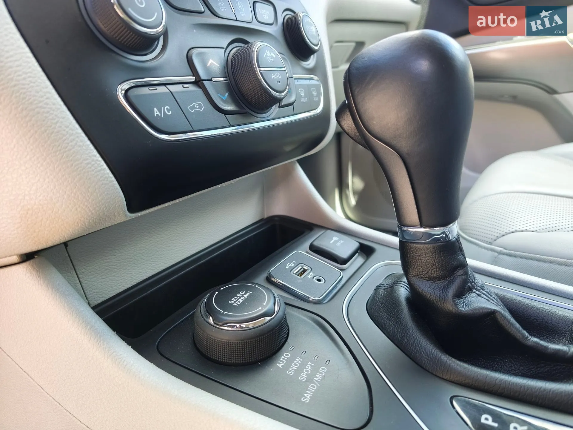 2019 Jeep Cherokee - мініатюра 23