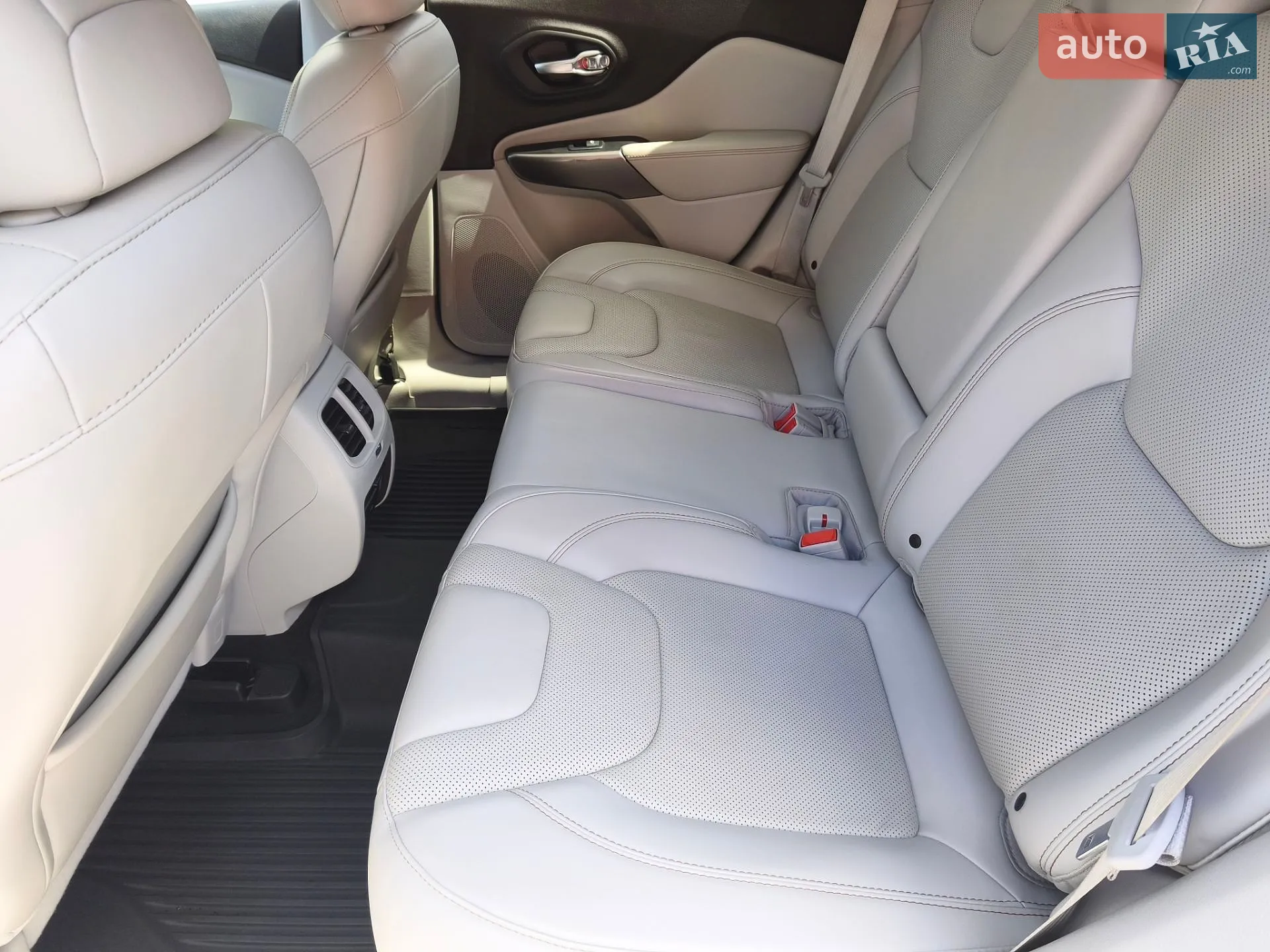 2019 Jeep Cherokee - мініатюра 28
