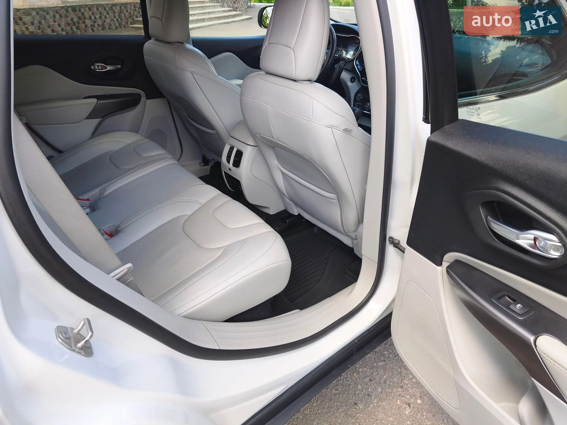 2019 Jeep Cherokee - мініатюра 41