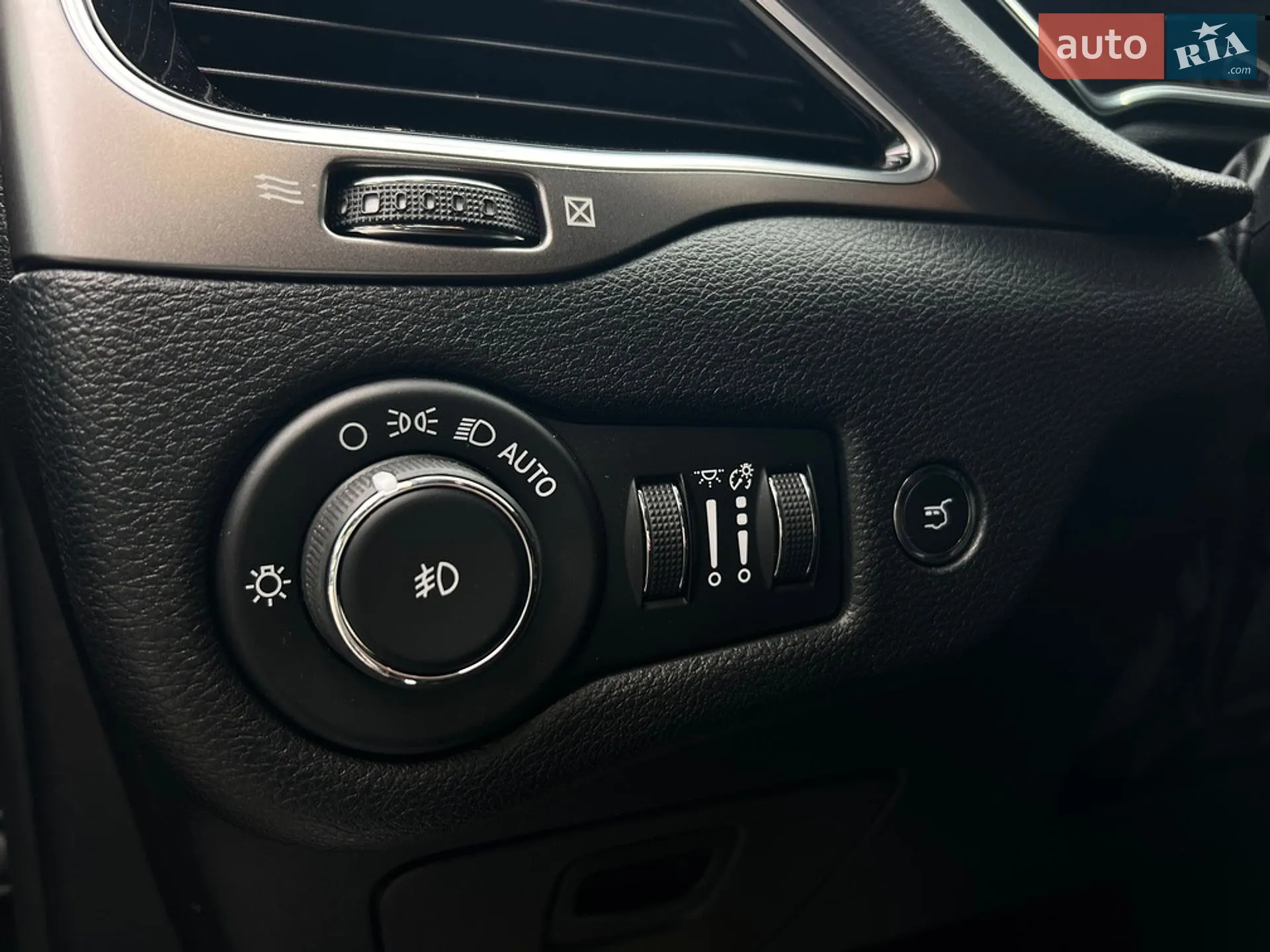 2019 Jeep Cherokee - мініатюра 15