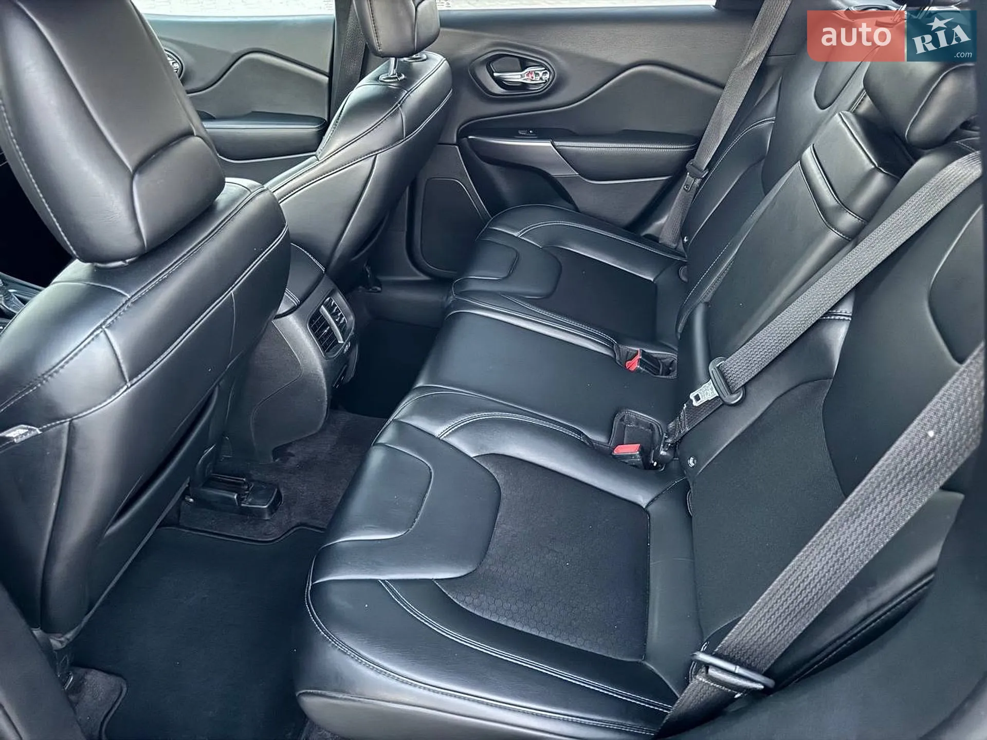 2018 Jeep Cherokee - мініатюра 13