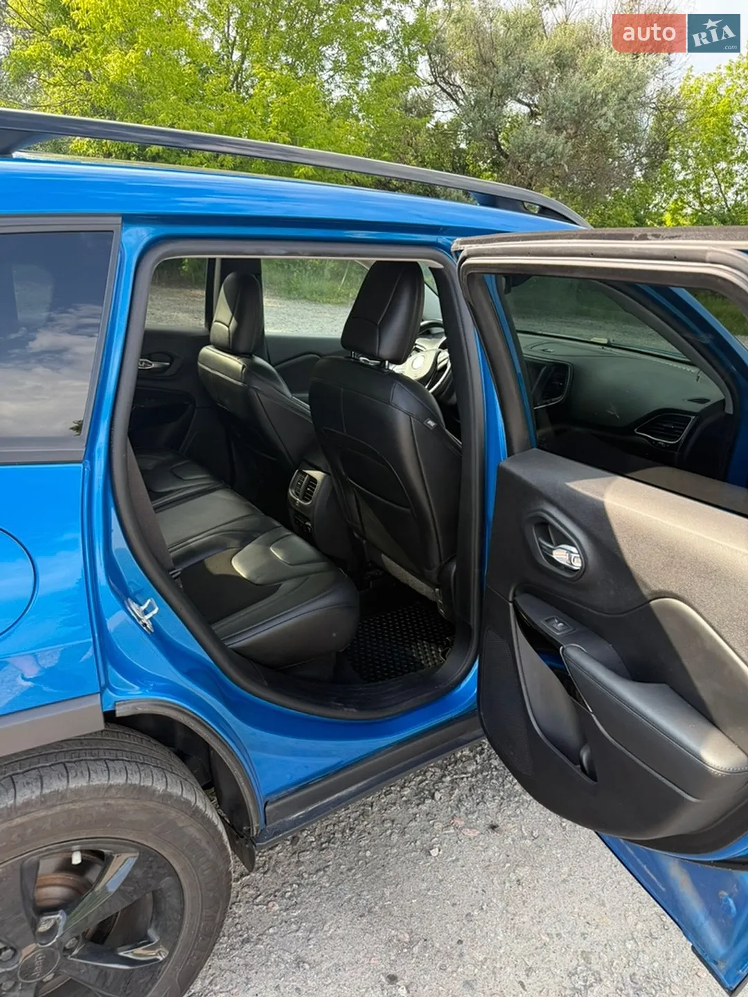 Jeep Cherokee 2019 VIN 1C4PJMLBXLD536919 фото оголошення 12 з 29