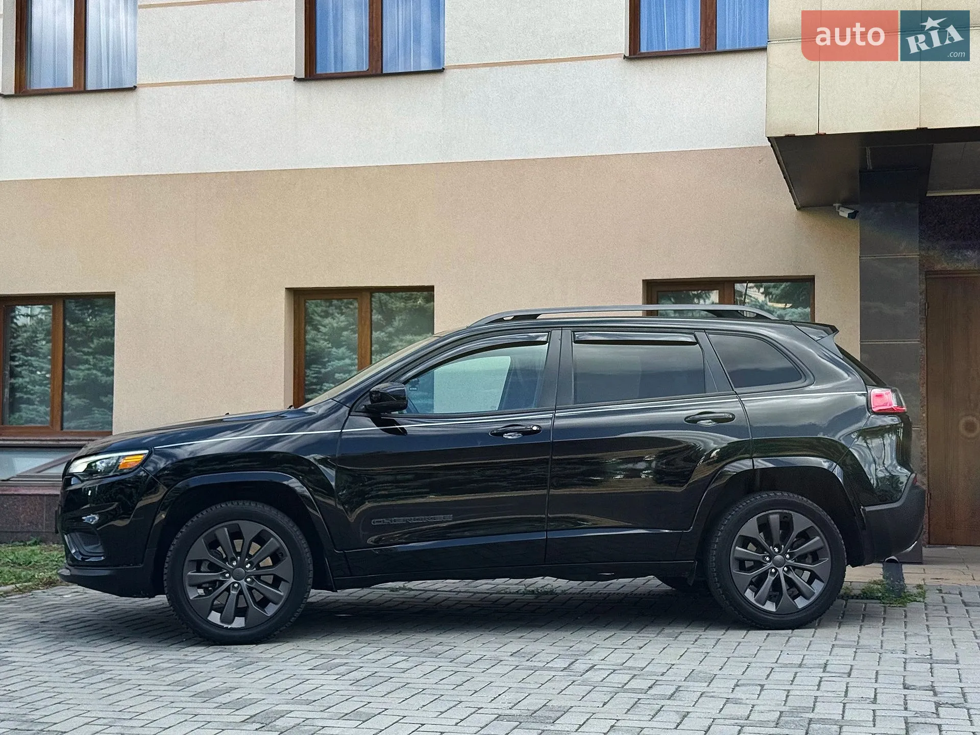 2019 Jeep Cherokee - мініатюра 14