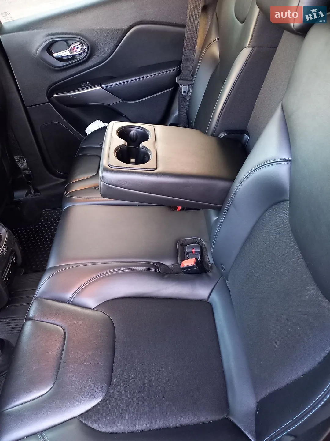 2019 Jeep Cherokee - мініатюра 15