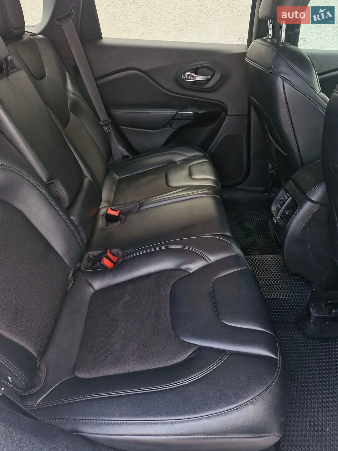 2019 Jeep Cherokee - мініатюра 12