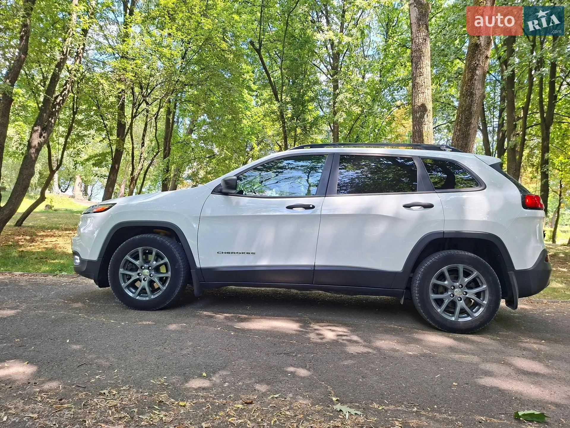 2016 Jeep Cherokee - мініатюра 12