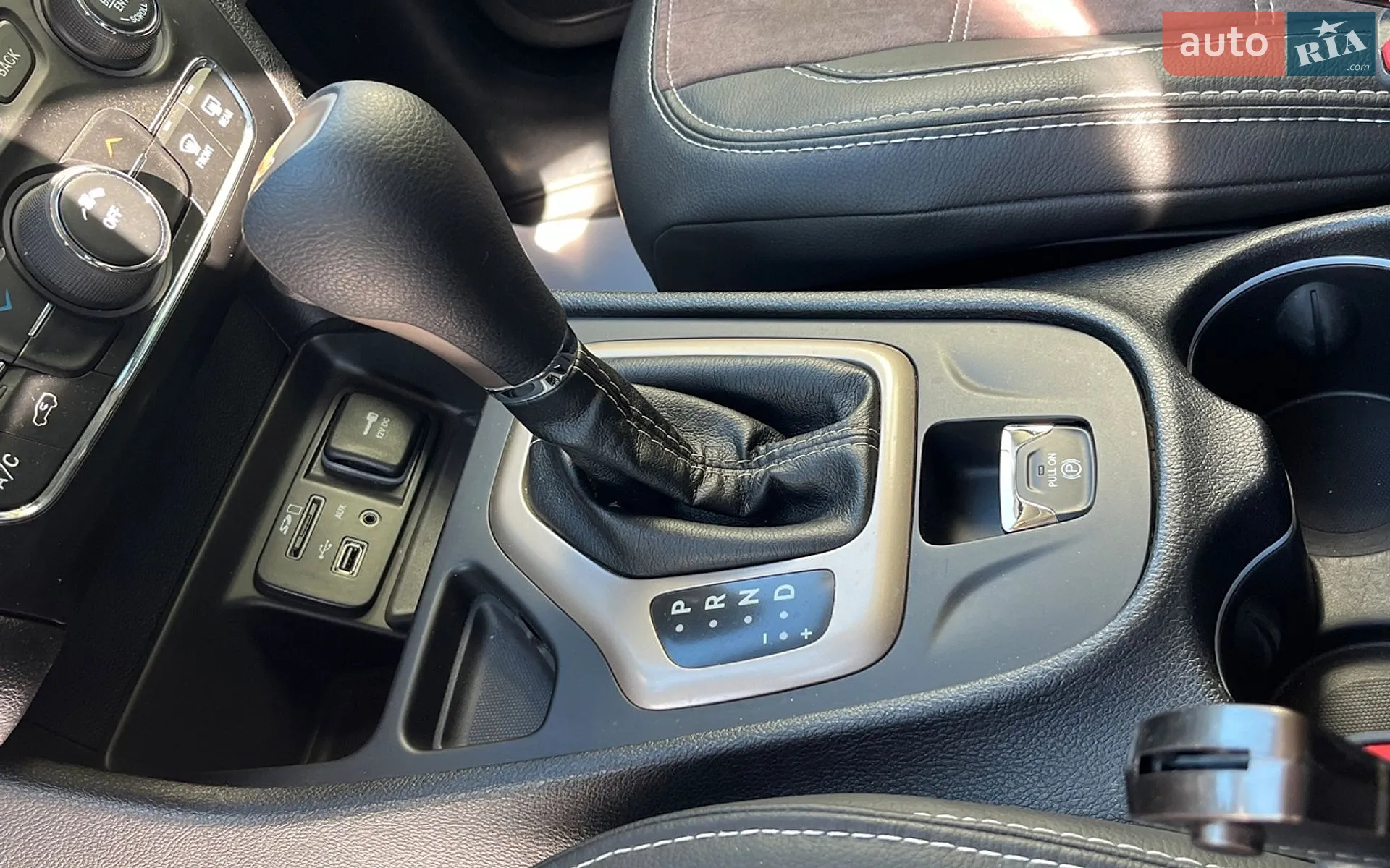 2016 Jeep Cherokee - мініатюра 23