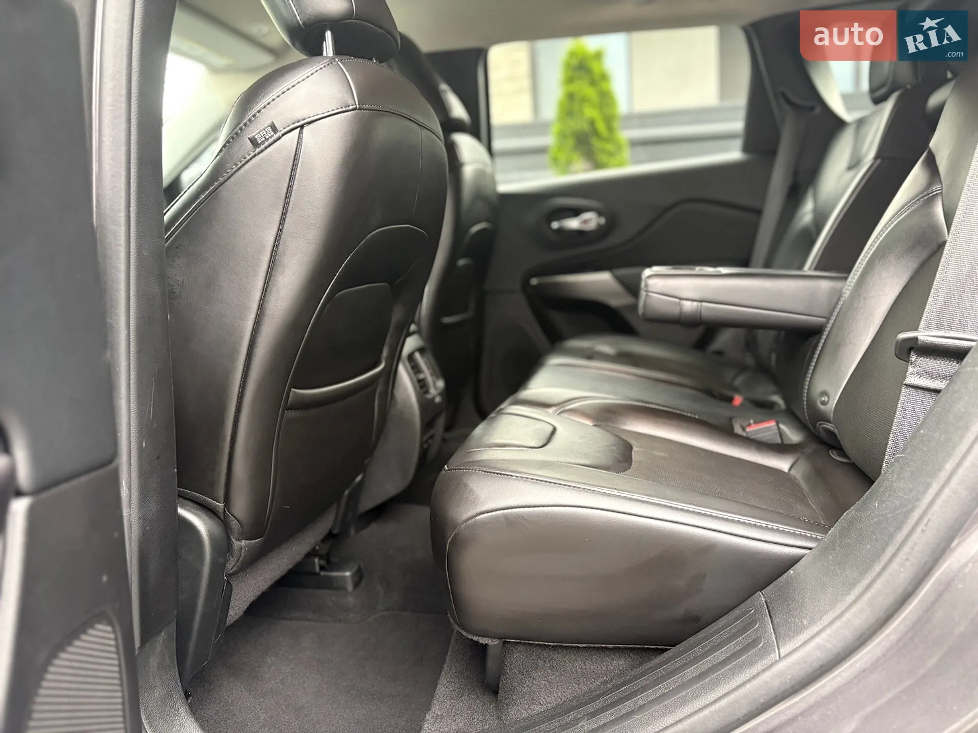 2019 Jeep Cherokee - мініатюра 29