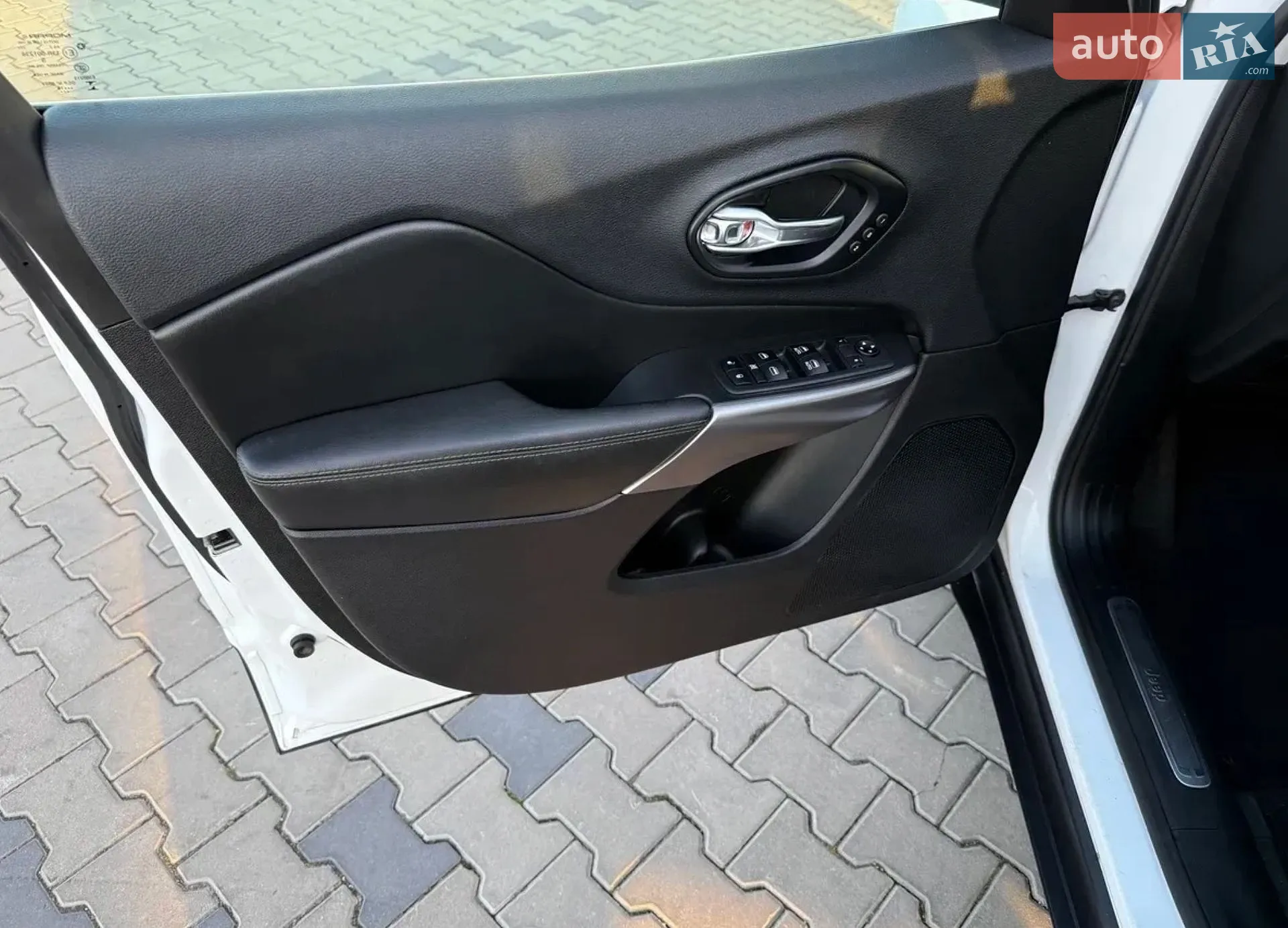 2018 Jeep Cherokee - мініатюра 18