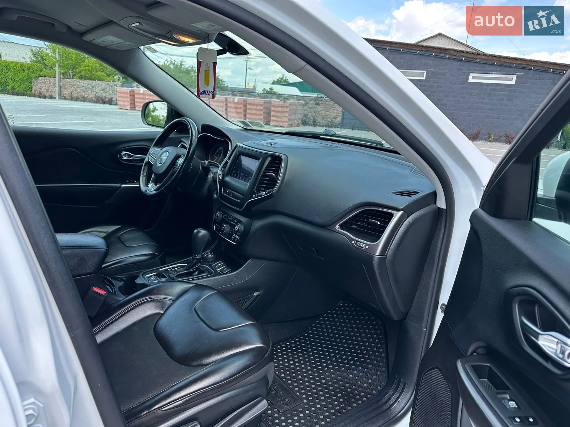 2020 Jeep Cherokee - мініатюра 23